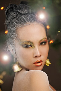 Christmas portrait of Asian photo model Amelia made with speedlights in our hotelroom